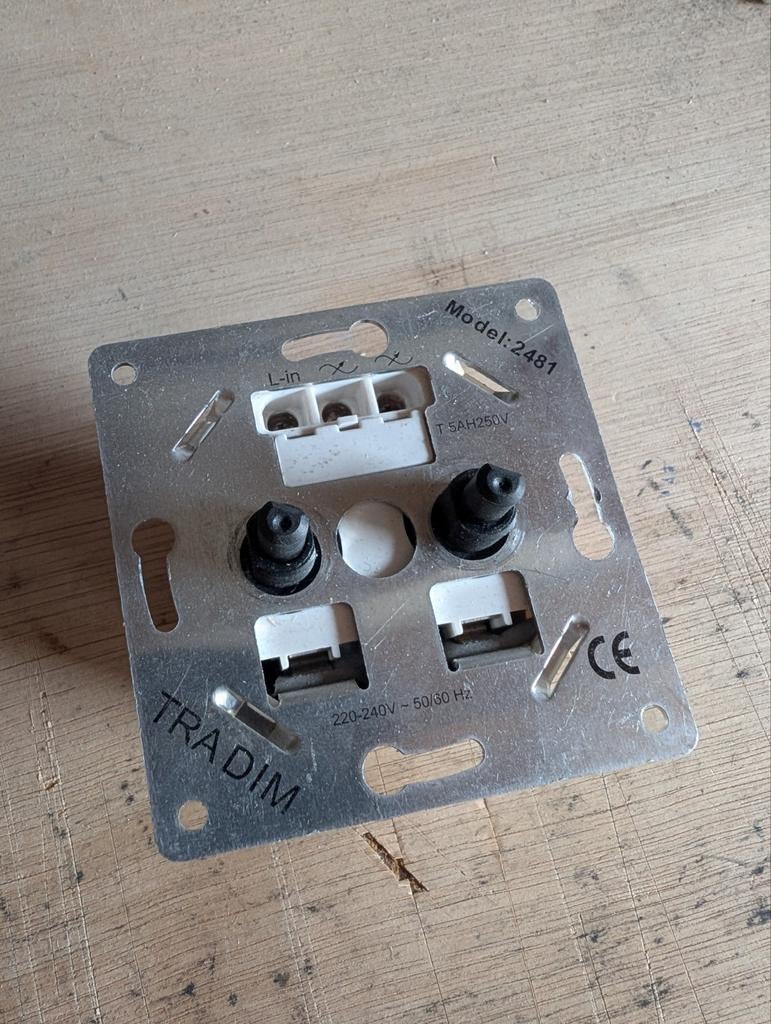 TRADIM Duo Dimmer 2x300W Model 2481, Ophalen of Verzenden, Overige typen
