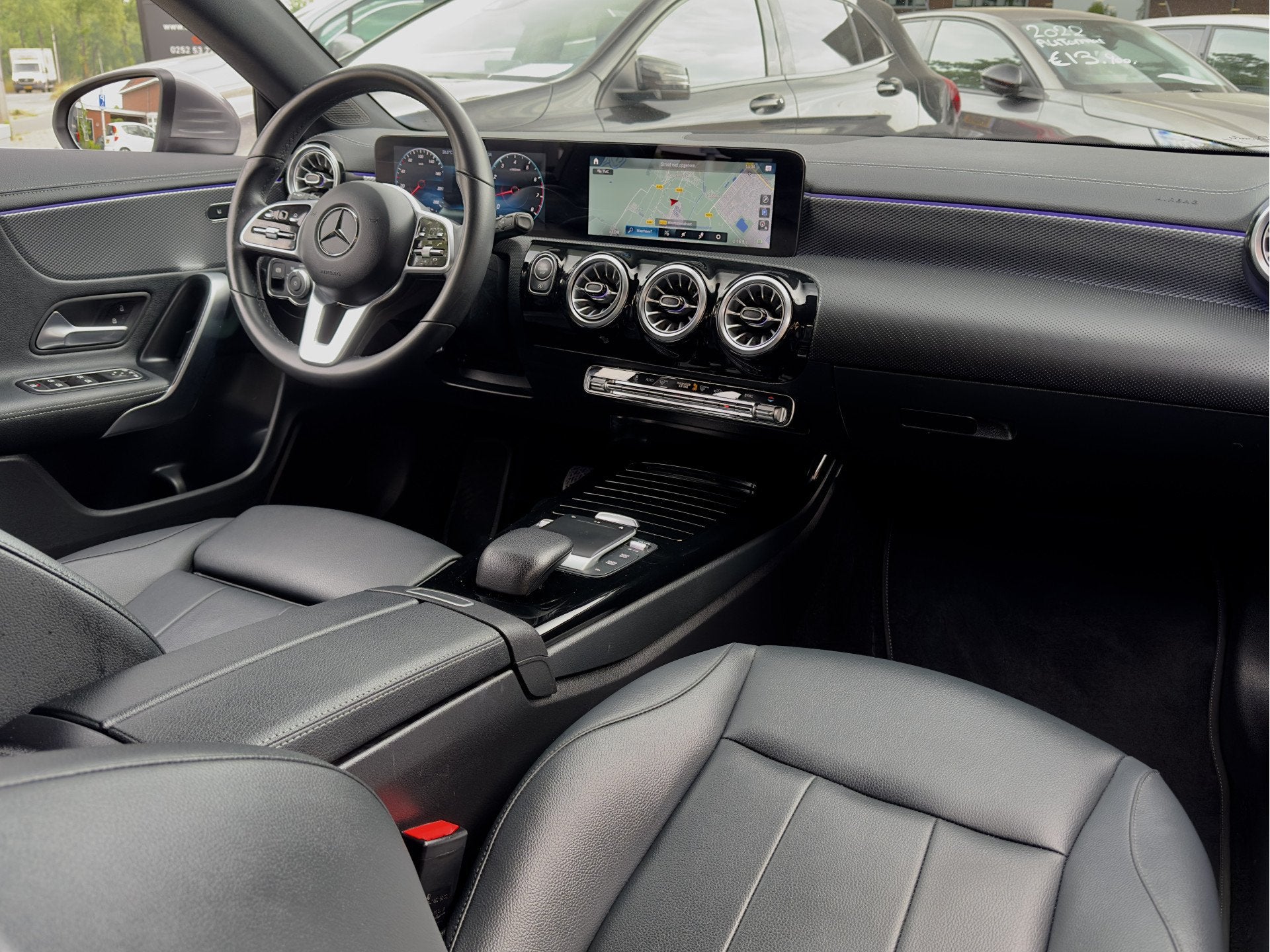 Mercedes-Benz CLA-Klasse Shooting Brake 180 AUT7 LUXURY-LINE, 136 pk, Gebruikt, 4 cilinders, 725 kg