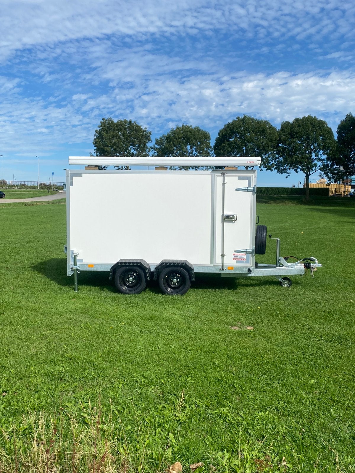 Vdm sport aanhangwagen 300-150-150 geremd 2000kg, Ophalen, Nieuw