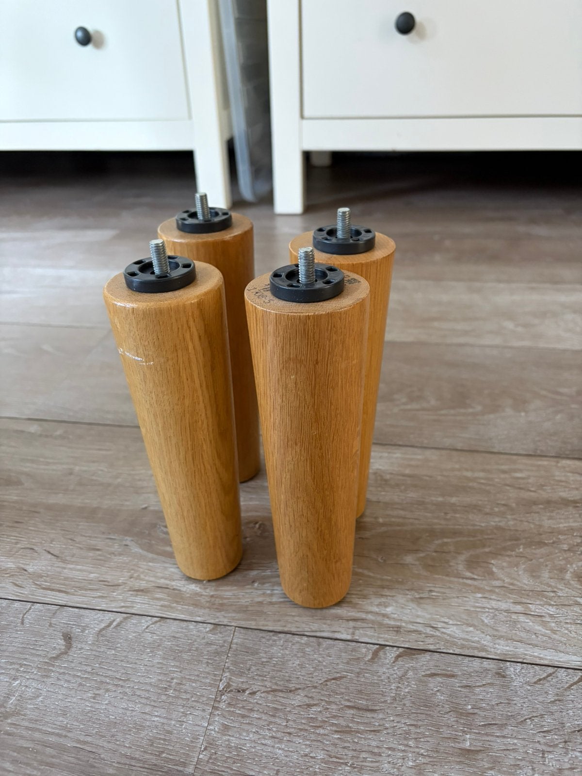 4 IKEA BRYNILEN bedpoten (20cm, eikenpatroon), Antiek en Kunst, Ophalen of Verzenden