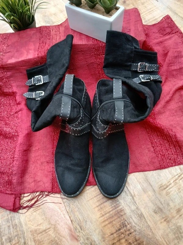 Pertini Faraon Hoge Suede Knielaarzen met Studs Maat 40, Kleding | Dames, Schoenen, Hoge laarzen, Pertini Faraon, Zwart, Ophalen of Verzenden