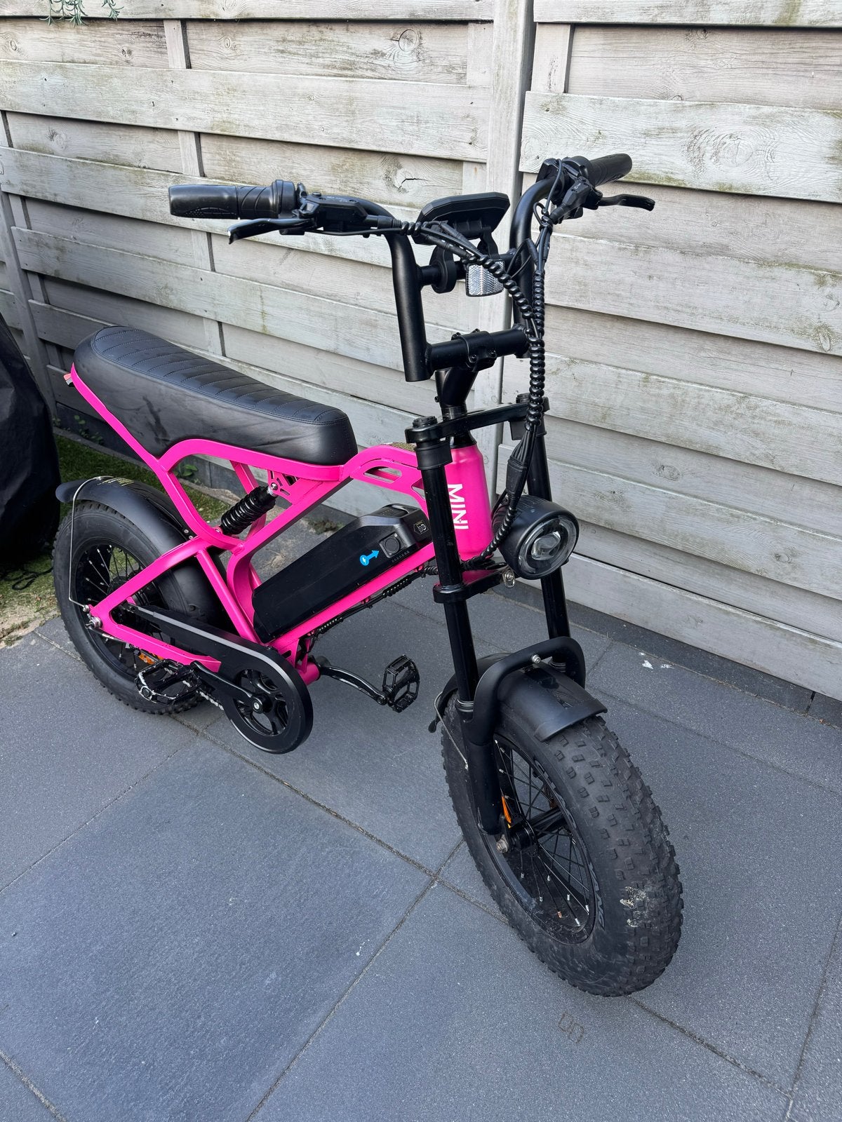Roze elektrische fatbike met lichte gebruikssporen, Minder dan 30 km per accu, Gebruikt, Minder dan 47 cm, Ophalen