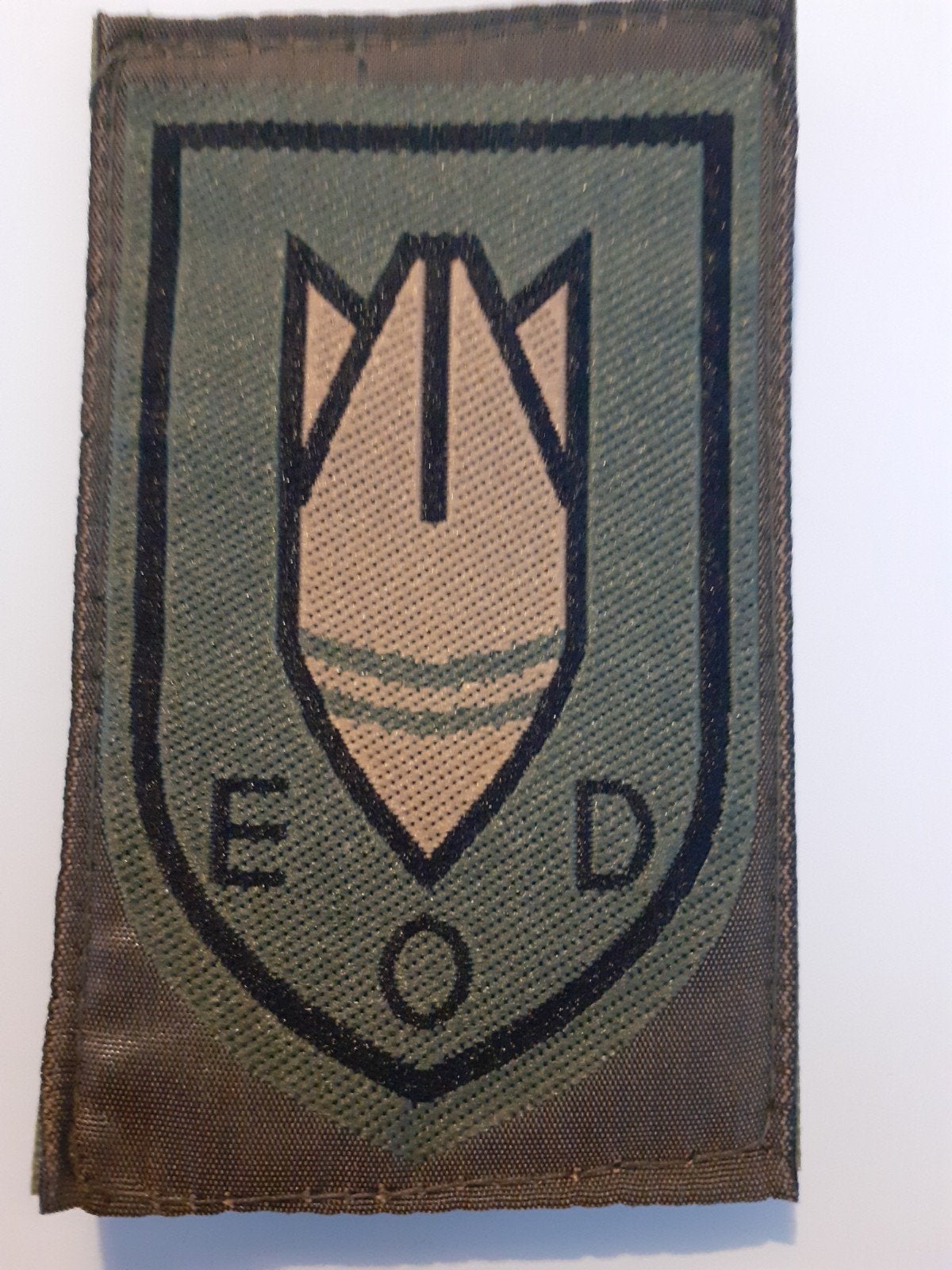 Mouw embleem  : EOD met klittenband, Ophalen of Verzenden, Landmacht, Nederland, Embleem of Badge