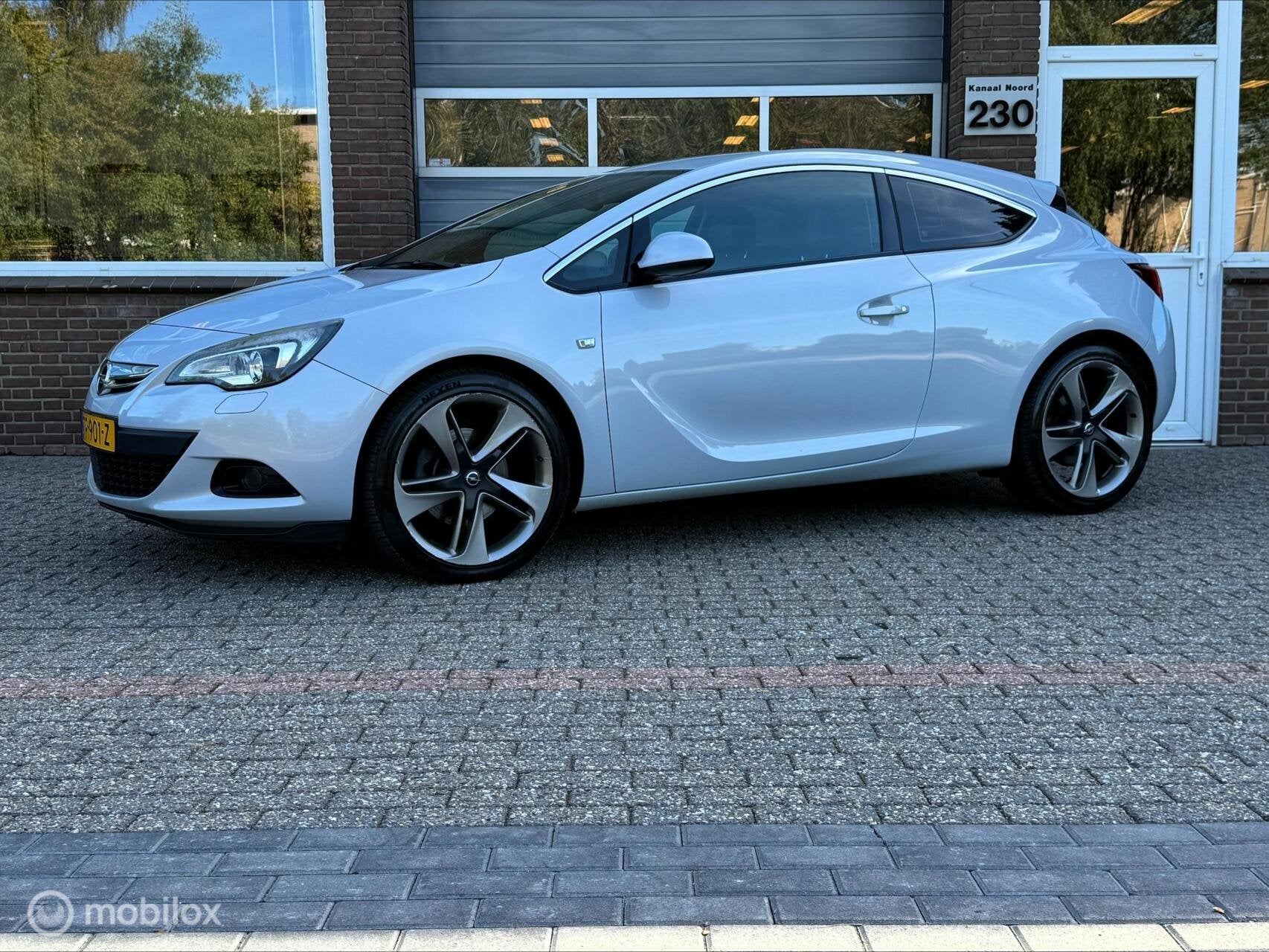 Opel Astra GTC 1.6 Turbo Sport LEDER/ECC-AIRCO/NAVI/CRUISE, Auto's, Euro 5, Gebruikt, 4 cilinders, 179 pk