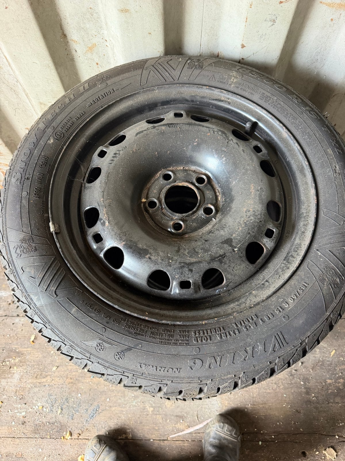 Winterbanden met stalen velgen - 185/60 R15, Gebruikt, 15 inch, Banden en Velgen, Personenwagen
