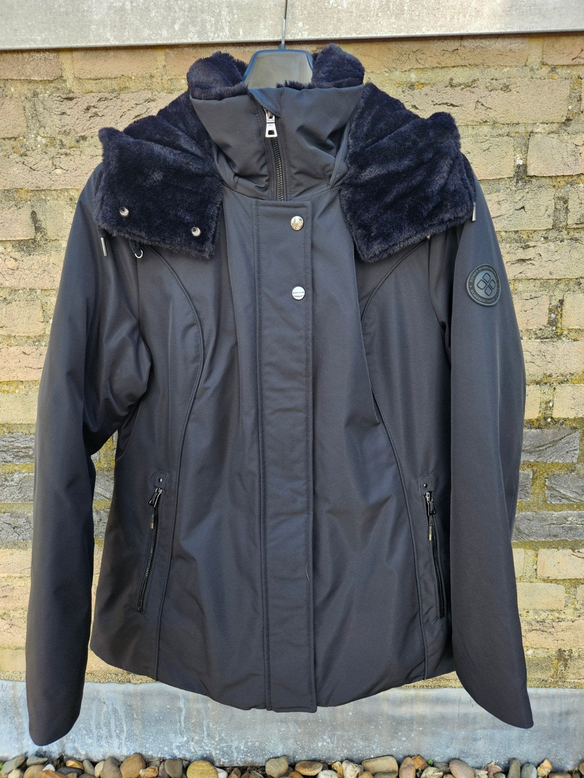 Comfortabele zwarte winterjas, maat 42, als nieuw., Kleding | Dames, Ophalen of Verzenden, Zo goed als nieuw, Zwart