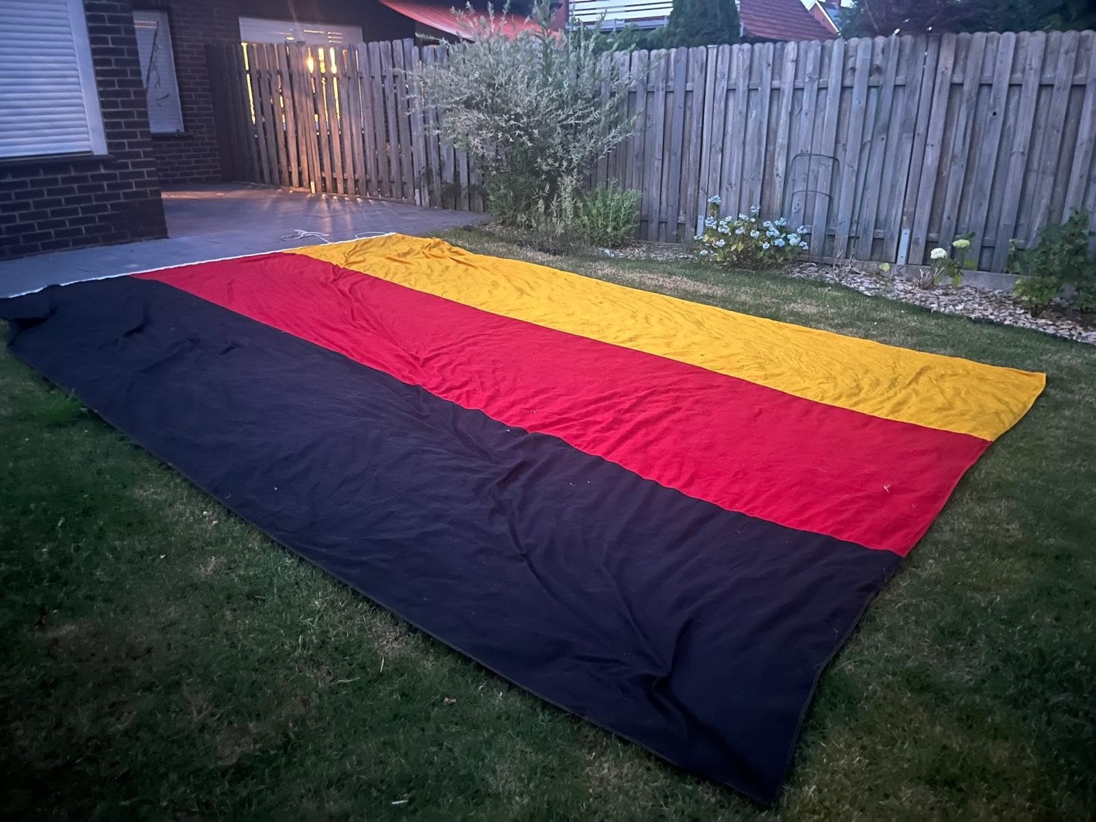 Grote duitse vlag, Ophalen, Zo goed als nieuw