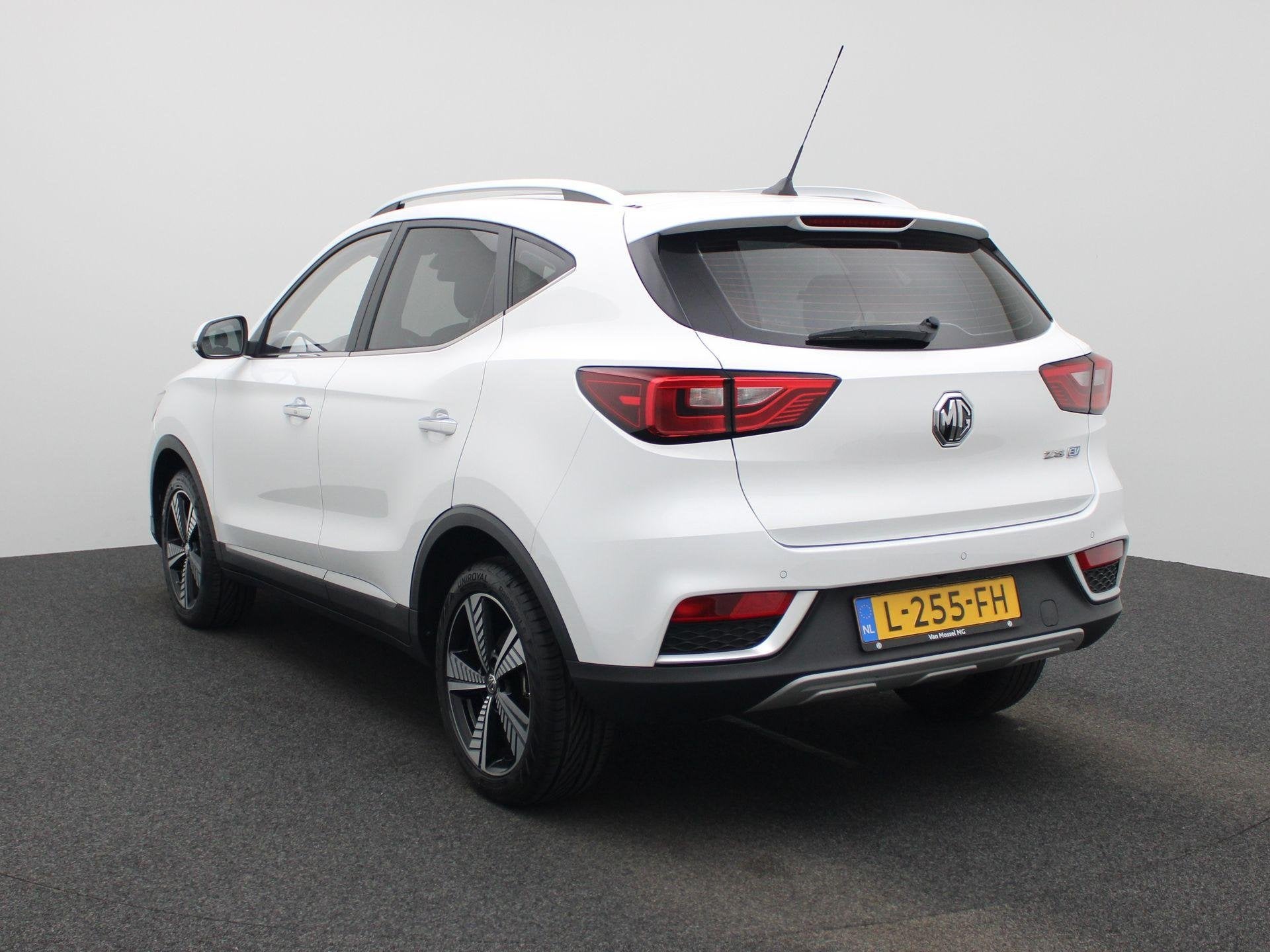 MG ZS EV Luxury 45 kWh | Navi | Panoramadak | Camera | CarPl, Auto's, Gebruikt, 143 pk, ZS, 1507 kg