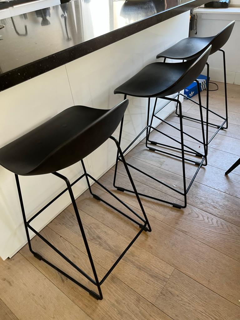 Set van 3 zwarte barkrukken met metalen onderstel, Ophalen, Gebruikt, Met voetsteun, 90 cm of meer