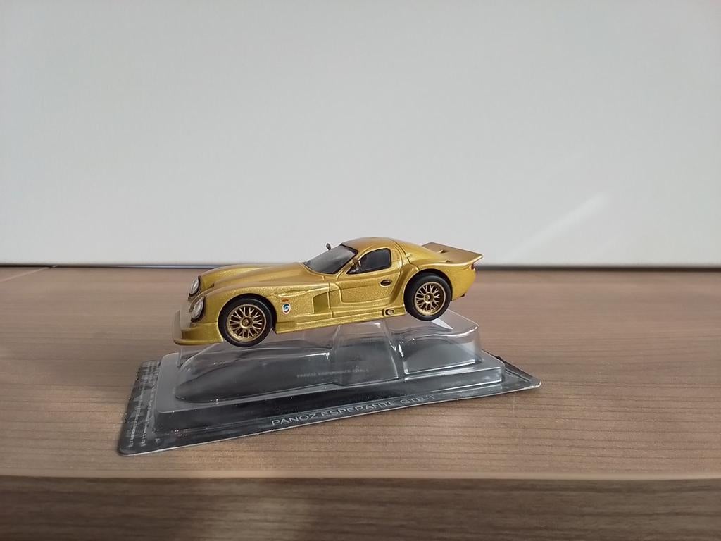 D Agostini.  PANOZ ESPERANTE GTR1.  goud metalic., Ophalen of Verzenden, Zo goed als nieuw, Auto, Overige merken