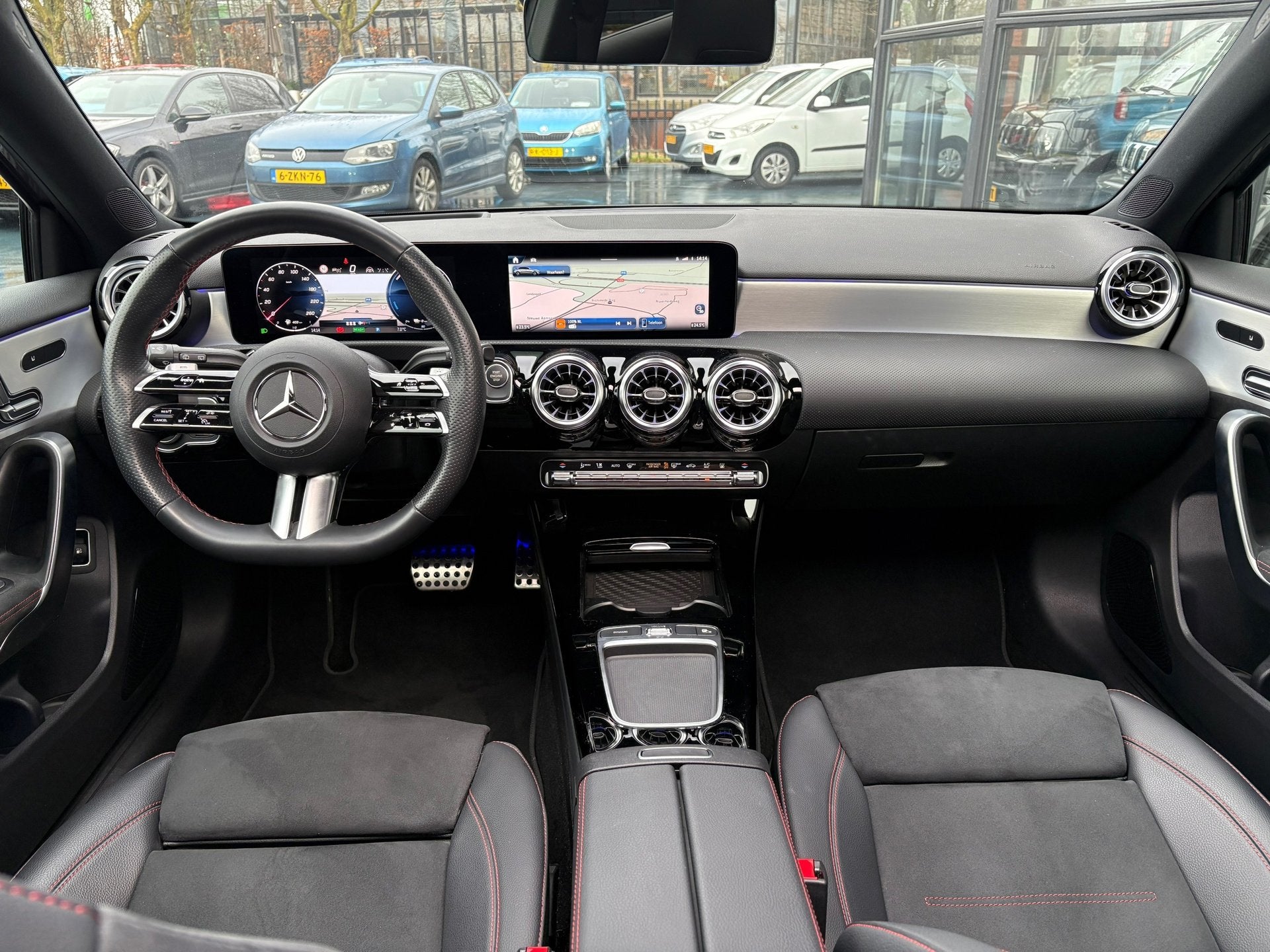 Mercedes-Benz A-klasse 250 e Star Edition AMG Line Plus NIGH, Auto's, Dealer onderhouden, Gebruikt, Euro 6, Verwarmde buitenspiegels