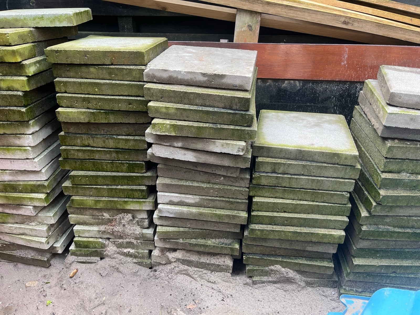 Gratis af te halen: 30x30 terrastegels ongeveer80 stuks, Ophalen, Gebruikt, 10 m² of meer, Beton