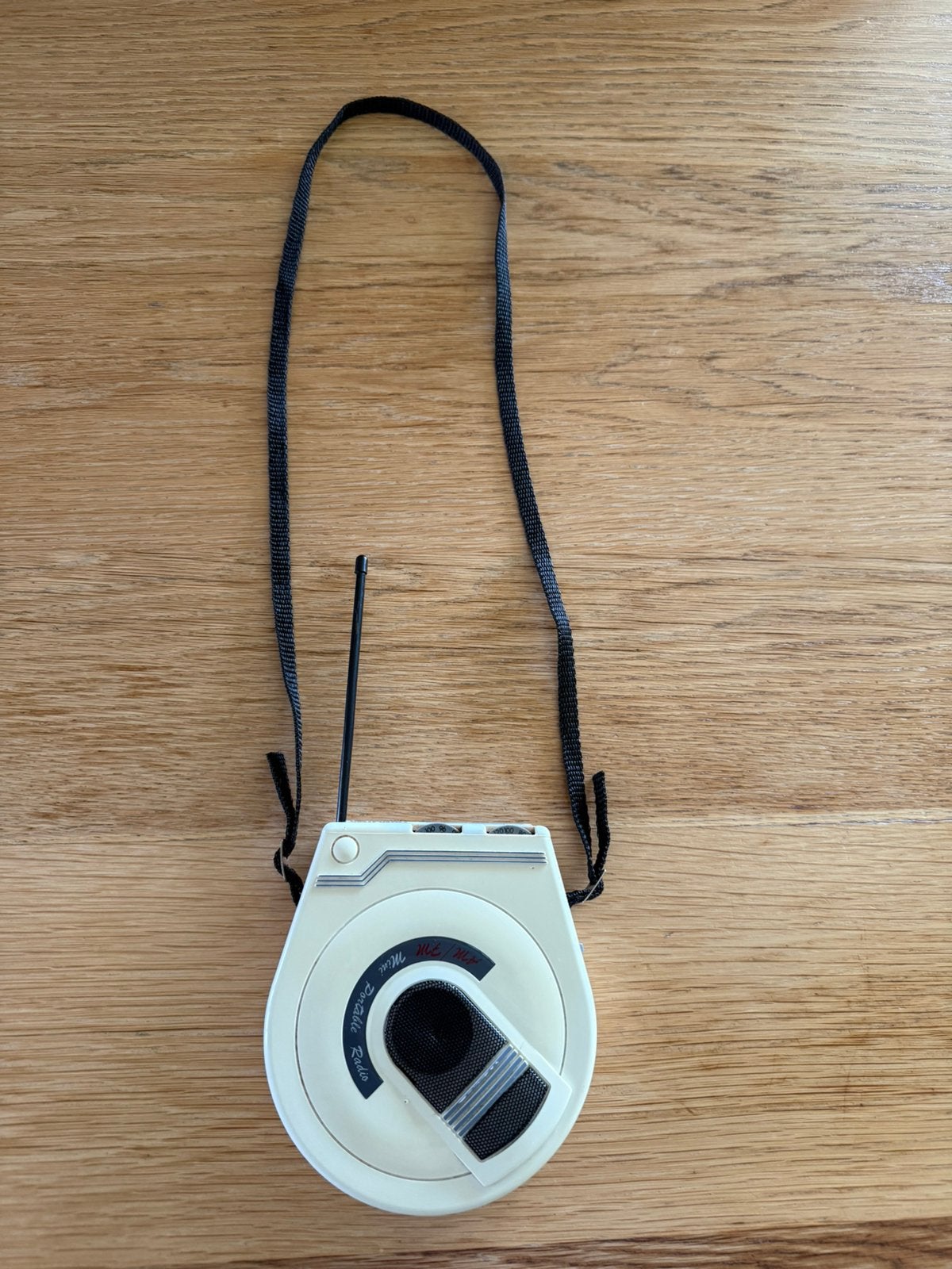 HIT ME PORTABLE MINI FM -AM RADIO BEIGE MET ZWART DRAAGKOORT, Ophalen of Verzenden, Zo goed als nieuw