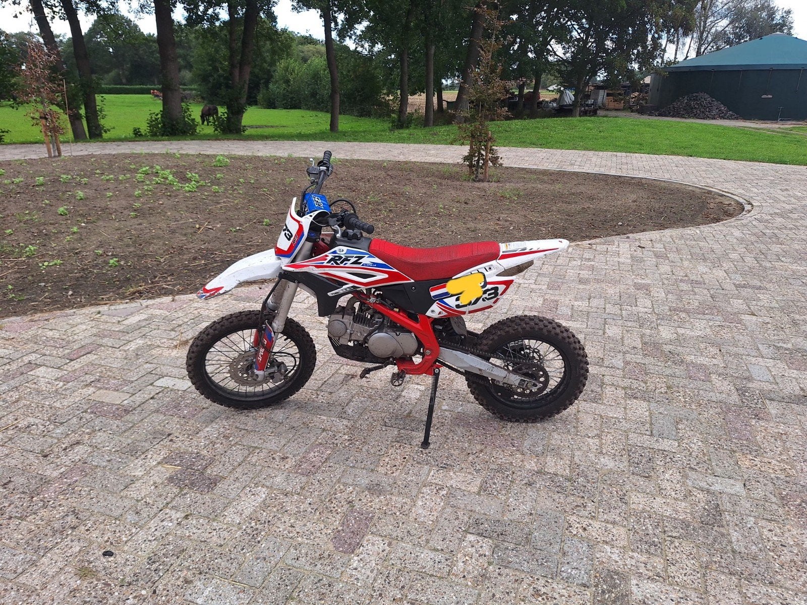 Apollo Dirtbike 125cc 4-takt - Nieuw blokje, 20 uur gereden, Ophalen