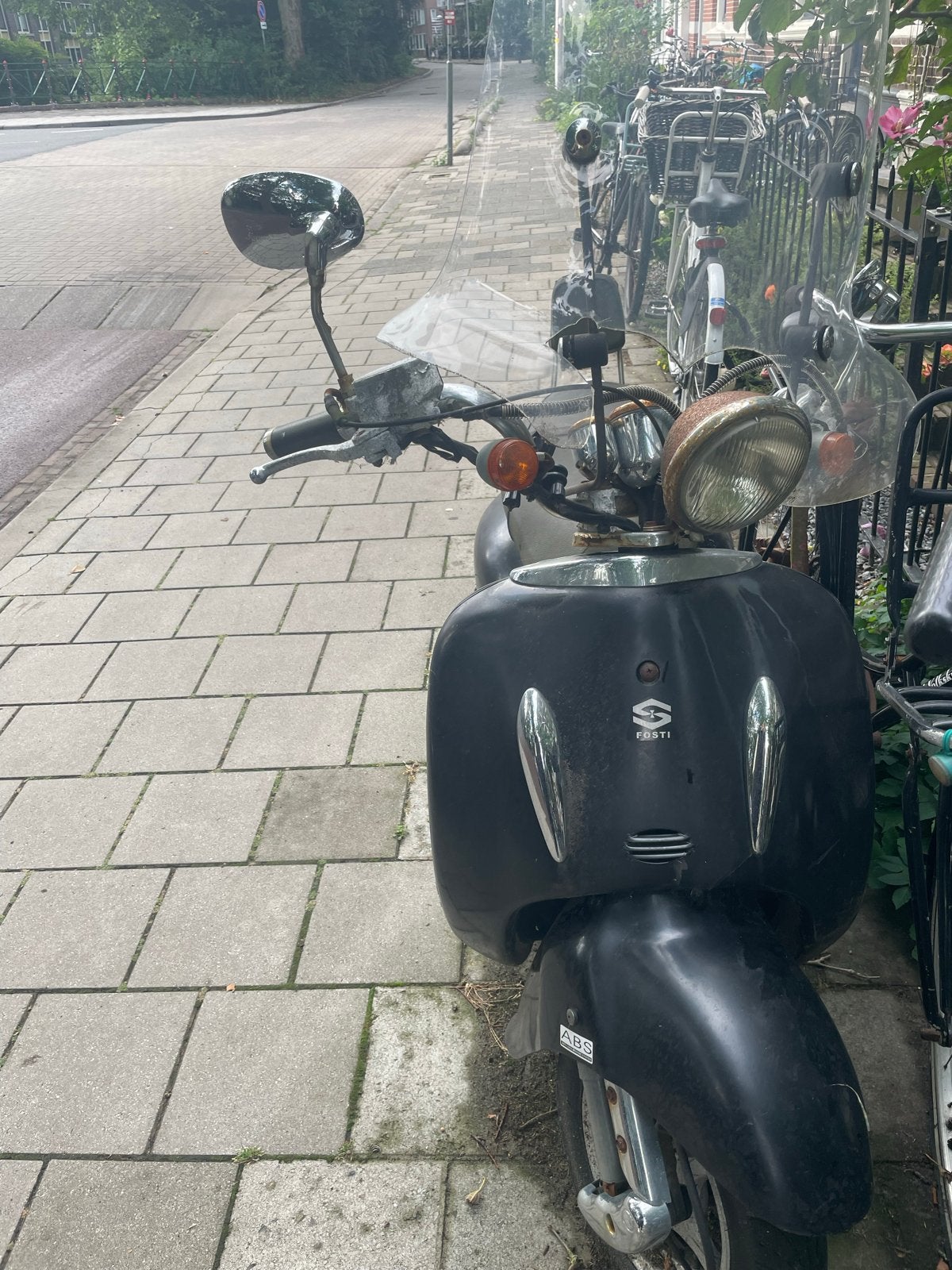 Oude scooter voor onderdelen - Gratis af te halen, Fietsen en Brommers, Ophalen, Gebruikt, Overige typen, Overige merken
