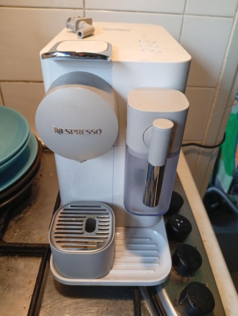 DeLongi EN-500W Lattissima One, Witgoed en Apparatuur, Ophalen, Koffiepads en cups, Gebruikt, Koffiemachine