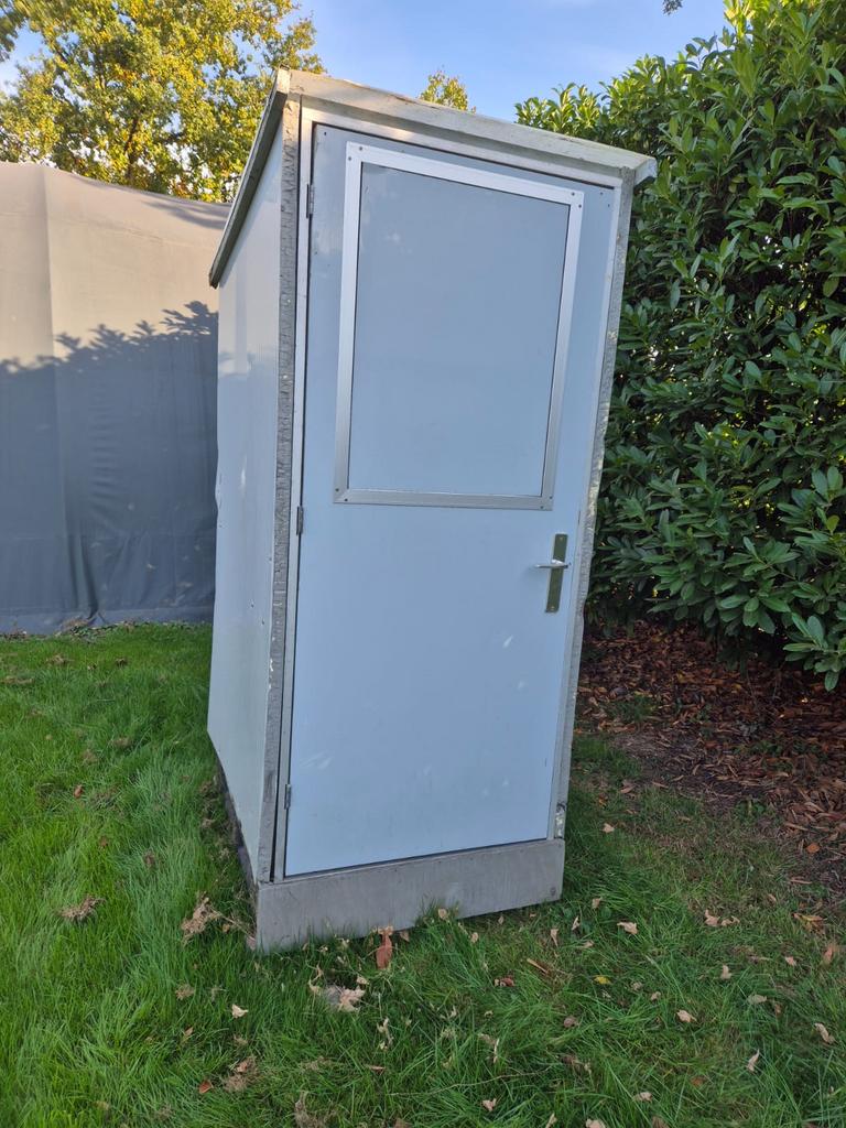 Toilethuisje (lichtgewicht en verplaatsbaar), Ophalen, Gebruikt