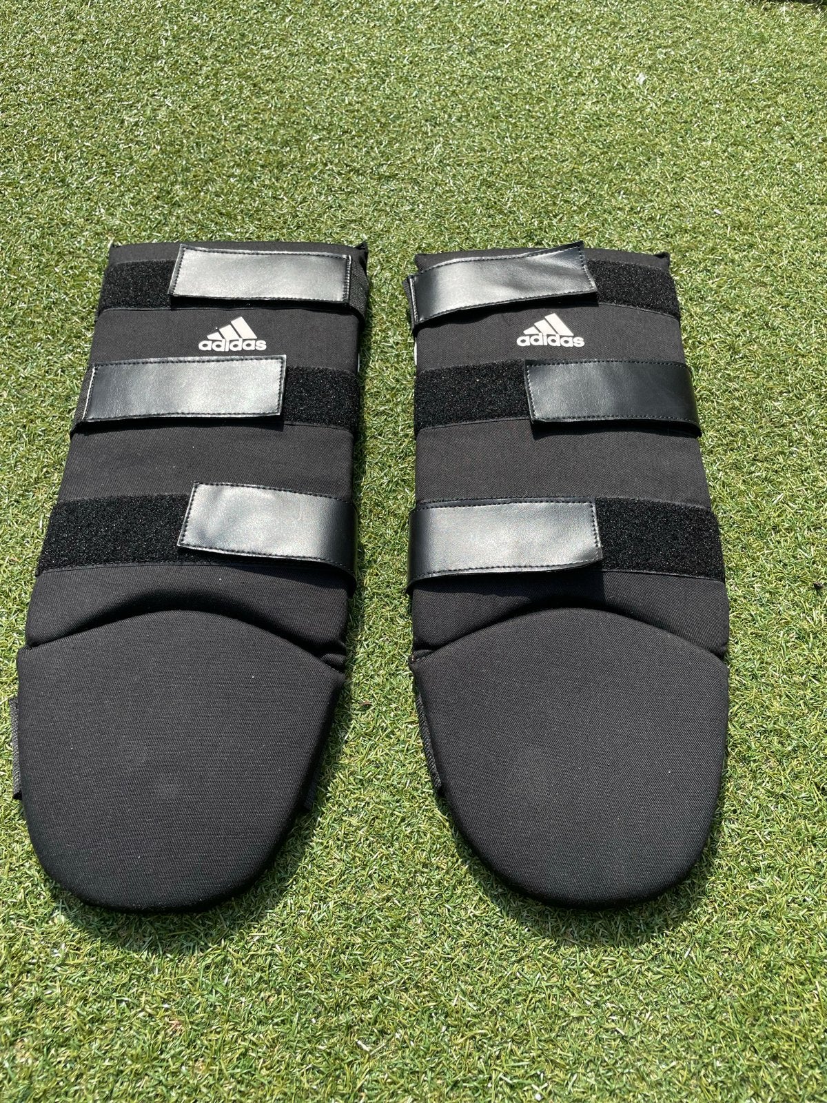 Nieuwe Adidas kickboks scheenbeschermers, Sport en Fitness, Ophalen of Verzenden, Nieuw, Overige, Vechtsportbescherming