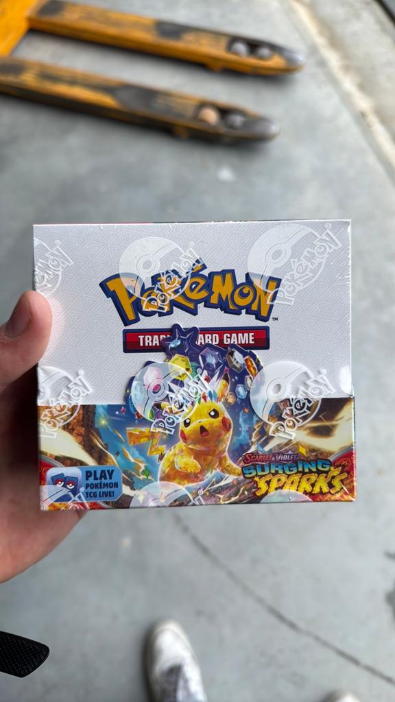 Pokemon surging sparks boosterboxen meerdere beschikbaar, Ophalen of Verzenden, Zo goed als nieuw, Boosterbox