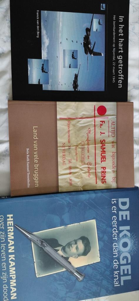 Boeken: In het hart getroffen, Land van vele bruggen, Ophalen of Verzenden