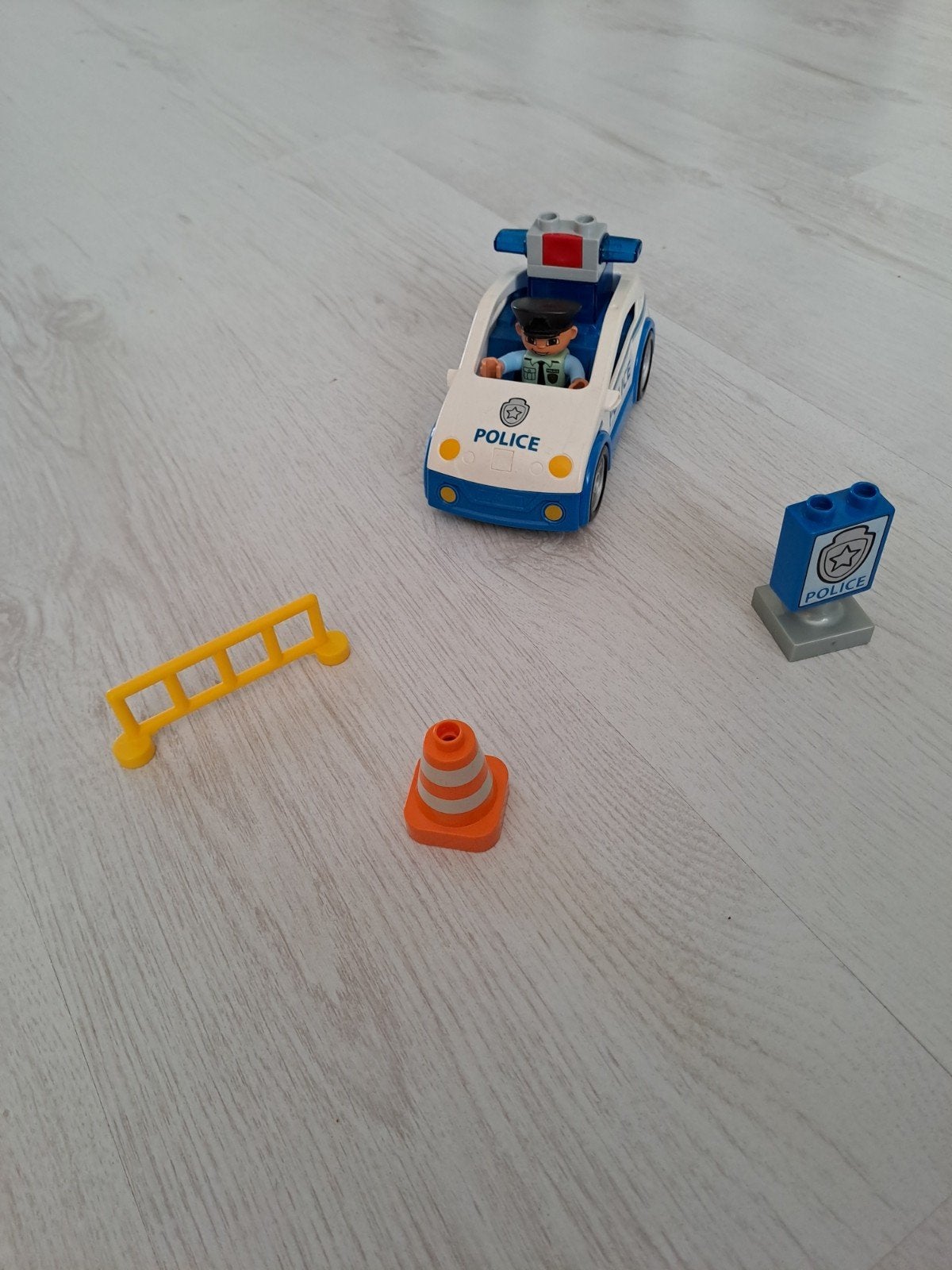 Duplo 4963 Politieauto met zwaailicht en geluid, City, Ophalen of Verzenden, Zo goed als nieuw, Compleet