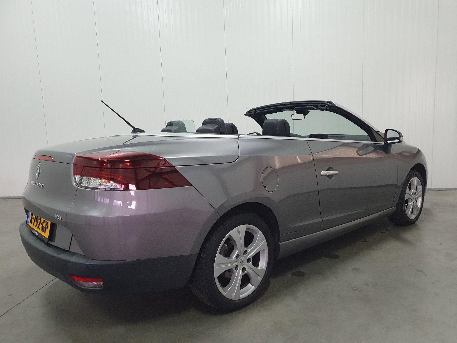 Foto 2 van Renault Mégane Coupé-Cabriolet 1.4 TCE Dynamique NAVI/CRUI
