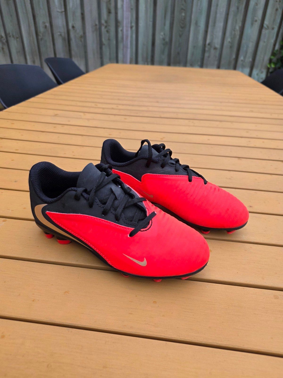 Nike Phantom 6 Low Club voetbalschoenen maat 32, Ophalen of Verzenden, Zo goed als nieuw, Schoenen