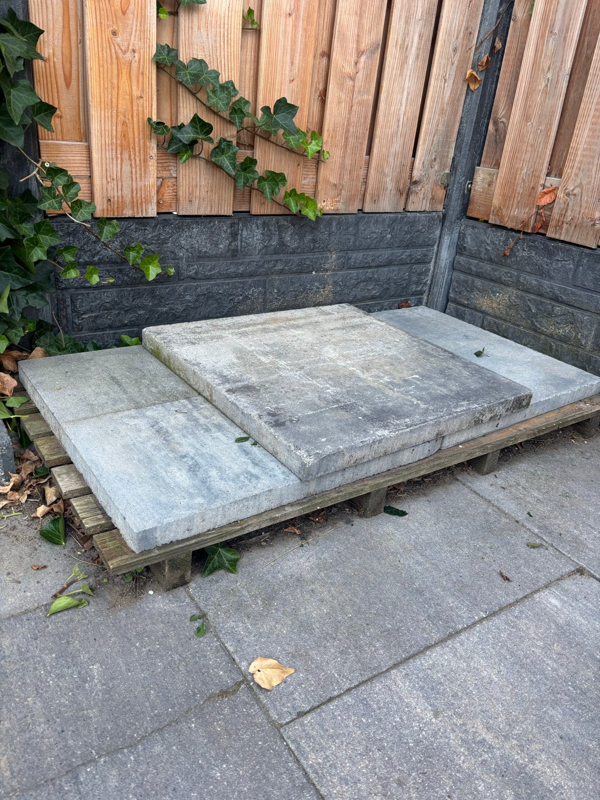 3 gebruikte 60x60 tuintegels - kunnen een poetsbeurt gebruik, Ophalen, 60 cm of meer, Gebruikt, Keramiek
