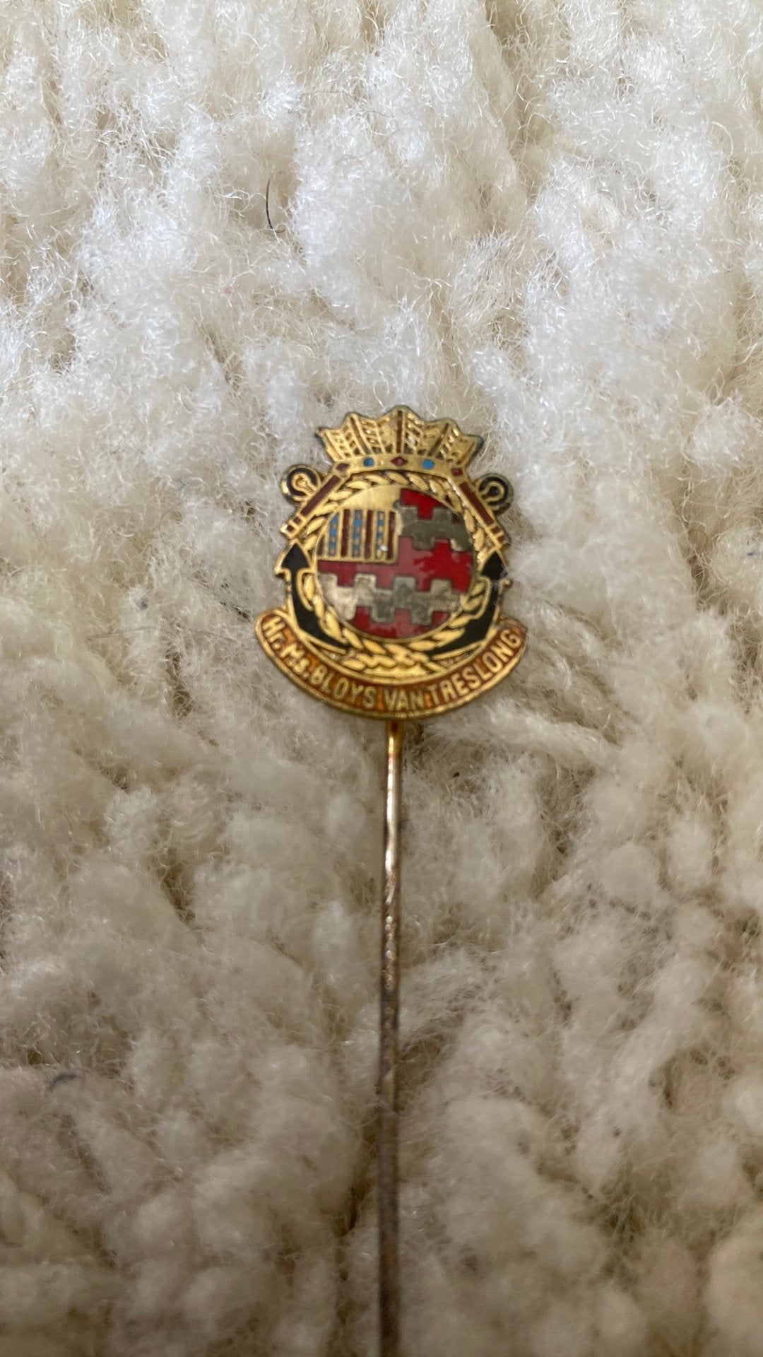Hr Ms Bloys van Treslong speldje, Verzamelen, Militaria | Algemeen, Ophalen of Verzenden, Marine, Nederland, Embleem of Badge