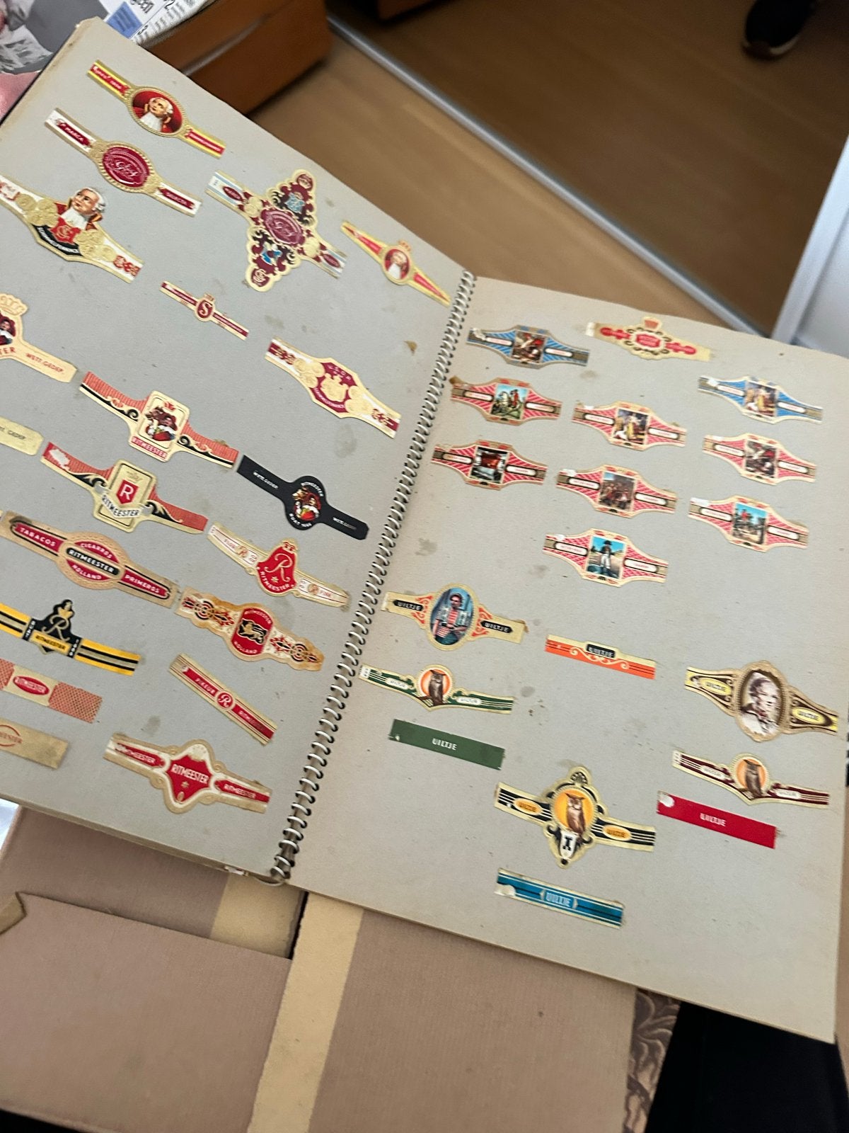 Vintage sigarenbandjes verzameling in album, Ophalen of Verzenden, Gebruikt
