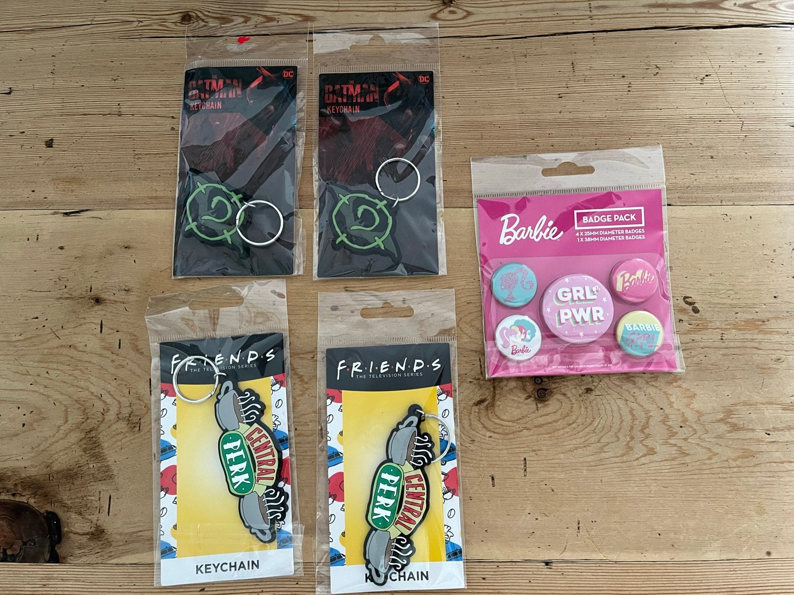 Diverse Sleutelhangers & Buttons: Friends, Batman, Barbie, Ophalen of Verzenden, Nieuw, Merk