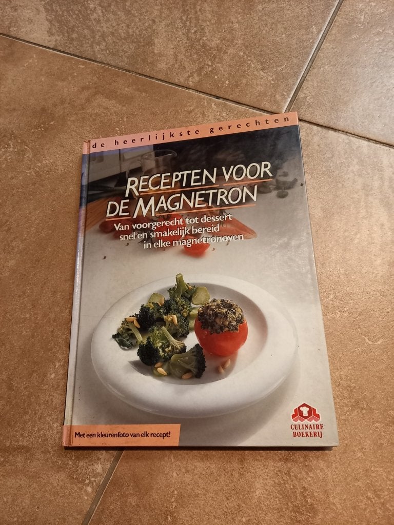kookboek 'Recepten voor de magnetron' - zgan, Boeken, Kookboeken, Gezond koken, Ophalen of Verzenden, Zo goed als nieuw, Hoofdgerechten