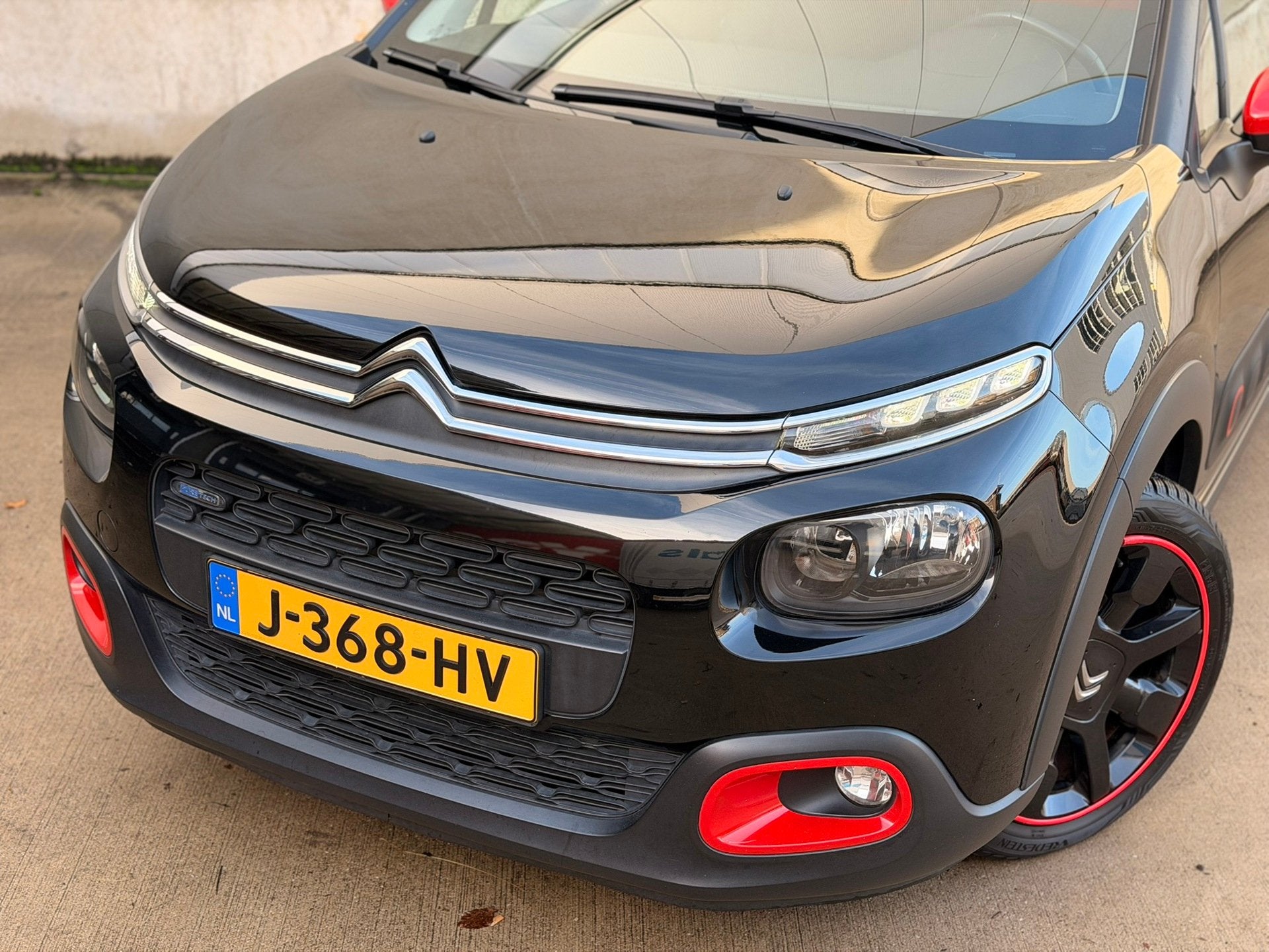 Citroen C3 1.2 Shine 17'' Cruise Clima CarPlay 12mnd garanti, 1199 cc, 82 pk, 450 kg, Zwart