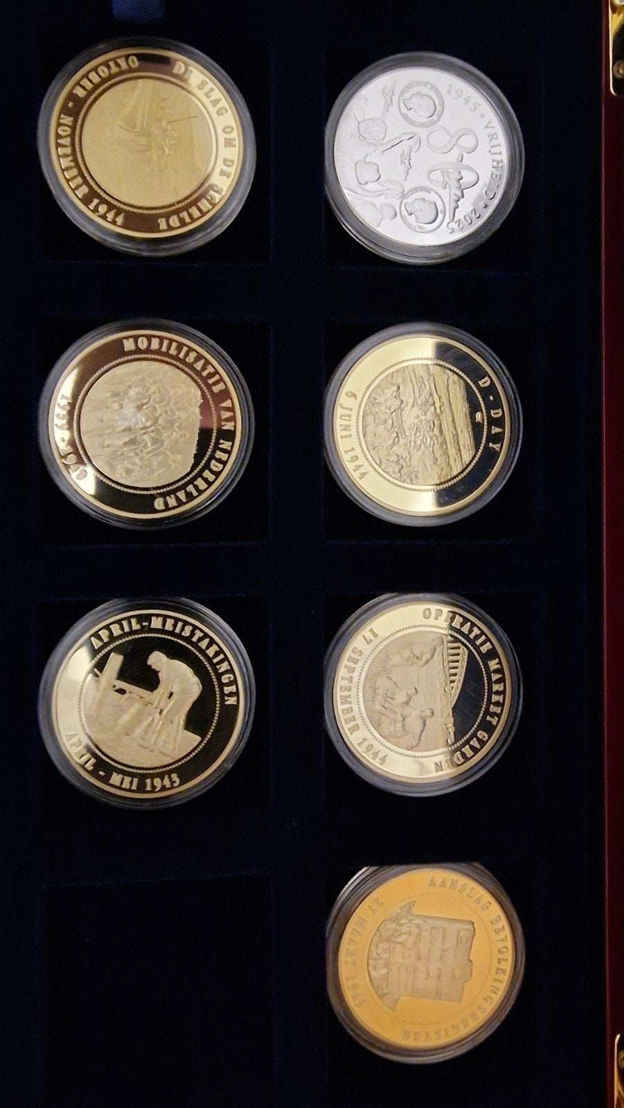 80 Jaar Vrijheid Munten Set met Certificaten en Houten Box, Setje, Koningin Beatrix, Zilver, Overige waardes