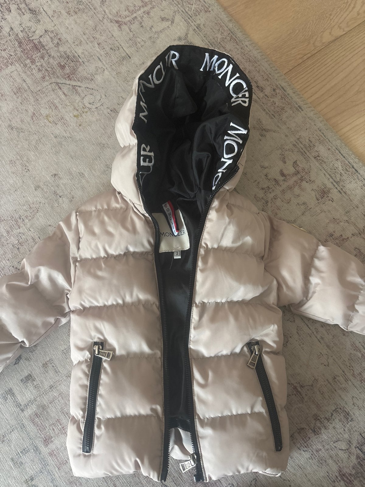 Originele Moncler jas in nette staat, maat 2 jaar, Ophalen of Verzenden, Zo goed als nieuw, Jongen of Meisje