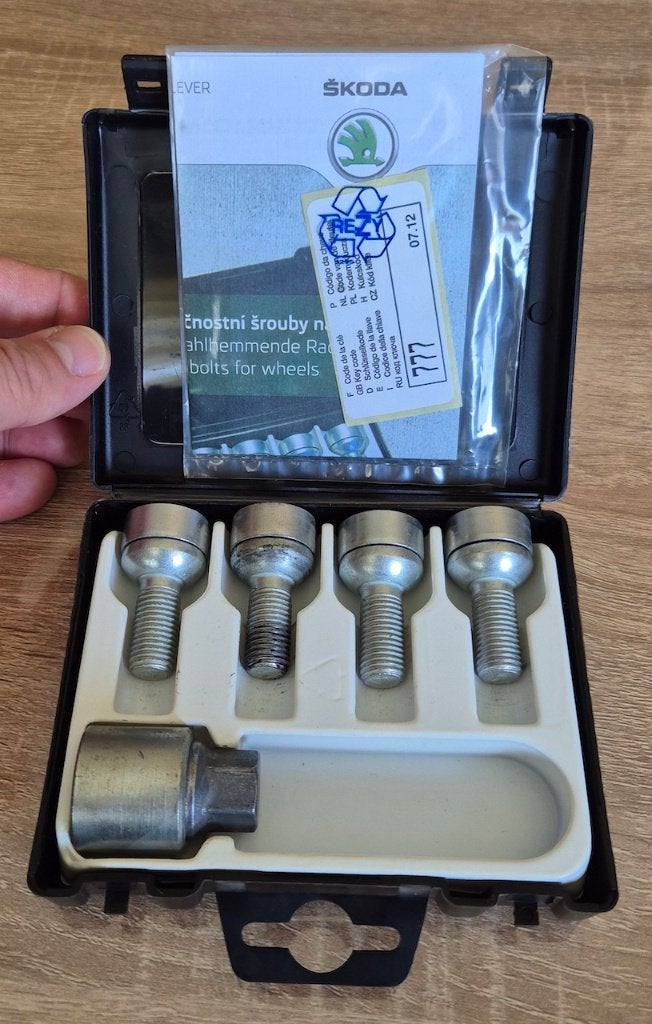 Skoda velg bouten, slotbouten, wielbouten., Auto diversen, Ophalen of Verzenden, Zo goed als nieuw