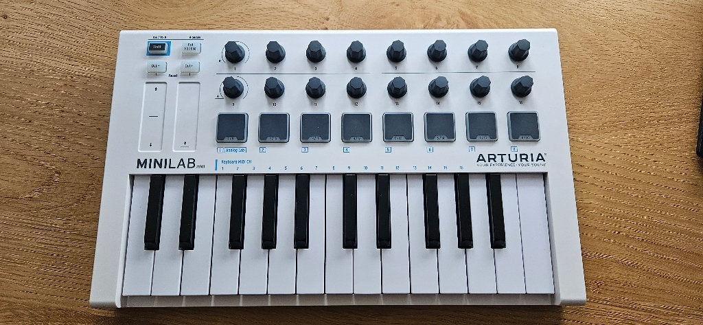 Arturia Minilab MKII MIDI-keyboard, Muziek en Instrumenten, Midi-apparatuur, Ophalen, Zo goed als nieuw