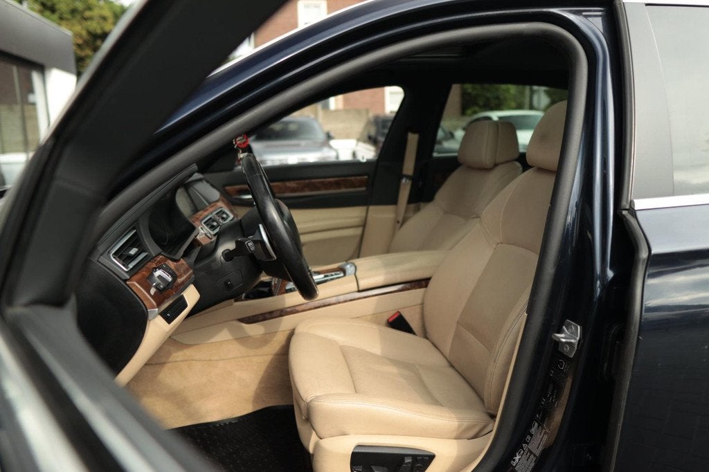 BMW 7-serie 750Ld xDrive|Xenon|Pano|PDC|achteruitrijcamera|S, Auto's, Automaat, Gebruikt, Beige, Leder