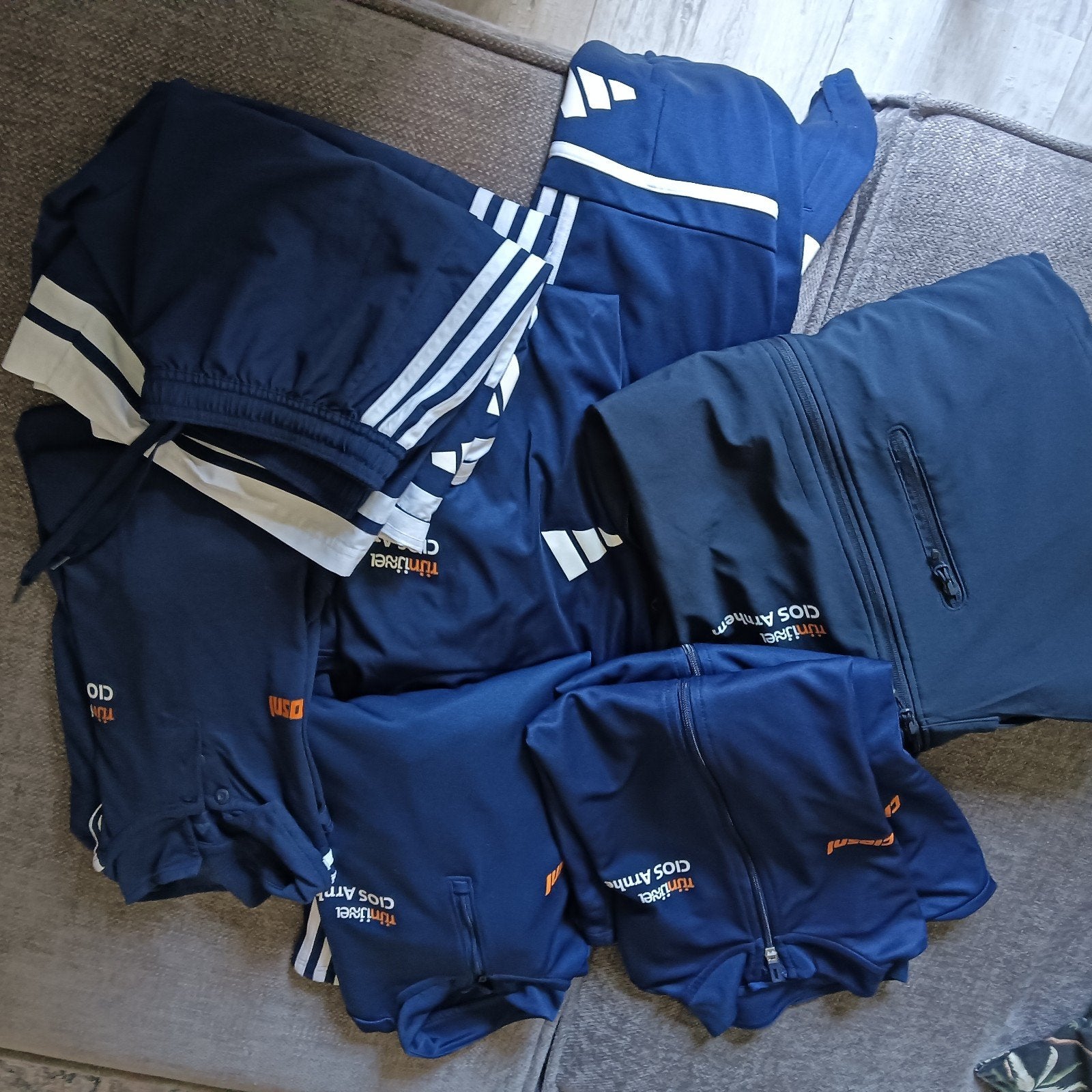Sportkledingpakket Cios: Adidas, Ophalen of Verzenden, Zo goed als nieuw, Adidas, Algemeen