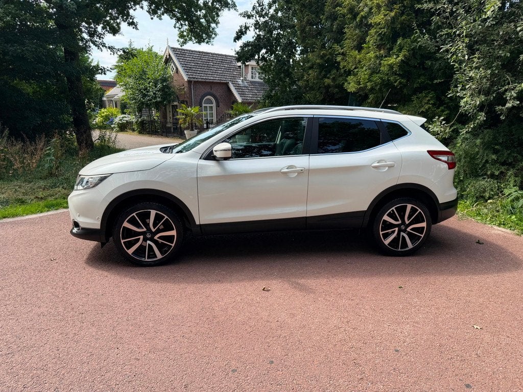 Nissan Qashqai 1.2 Tekna / Navi / Camera / Pano / led / NAP, Auto's, Nissan, Voorwielaandrijving, Euro 5, Gebruikt, 4 cilinders