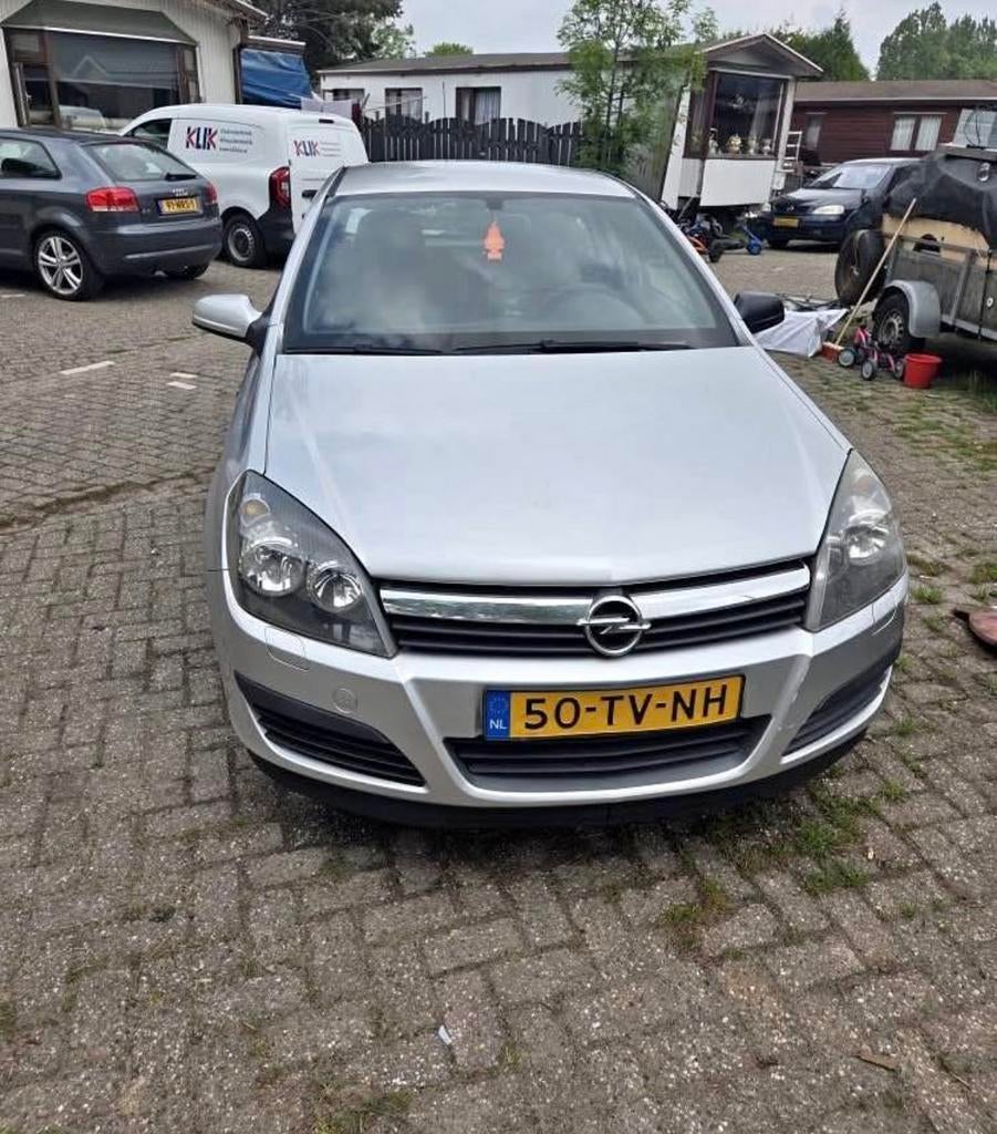 Opel Astra 1.6 16V 5D 77KW 2007 Grijs, Auto's, Opel, Voorwielaandrijving, 15 km/l, 4 cilinders, 1165 kg