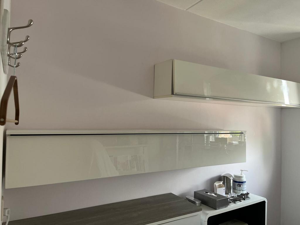 Twee wandkasten wit bijzonder design, Ophalen, Overige materialen, Gebruikt, 150 tot 200 cm