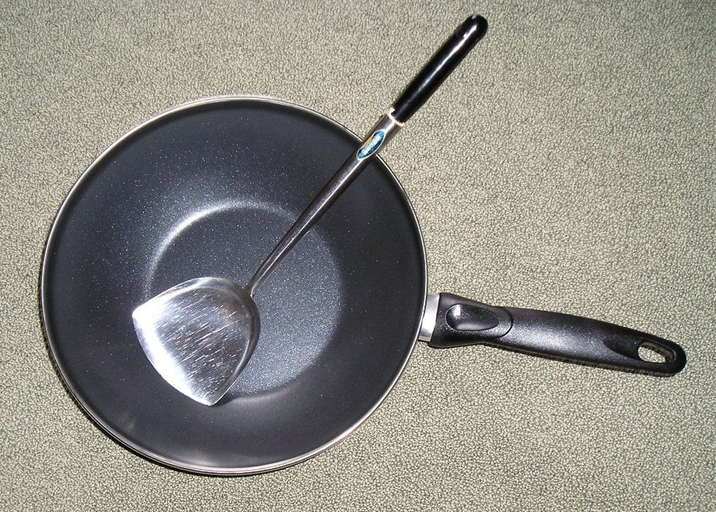 2 wok pannen en wok receptenboek., Huis en Inrichting, Keuken | Potten en Pannen, Ophalen of Verzenden, Zo goed als nieuw, Aluminium