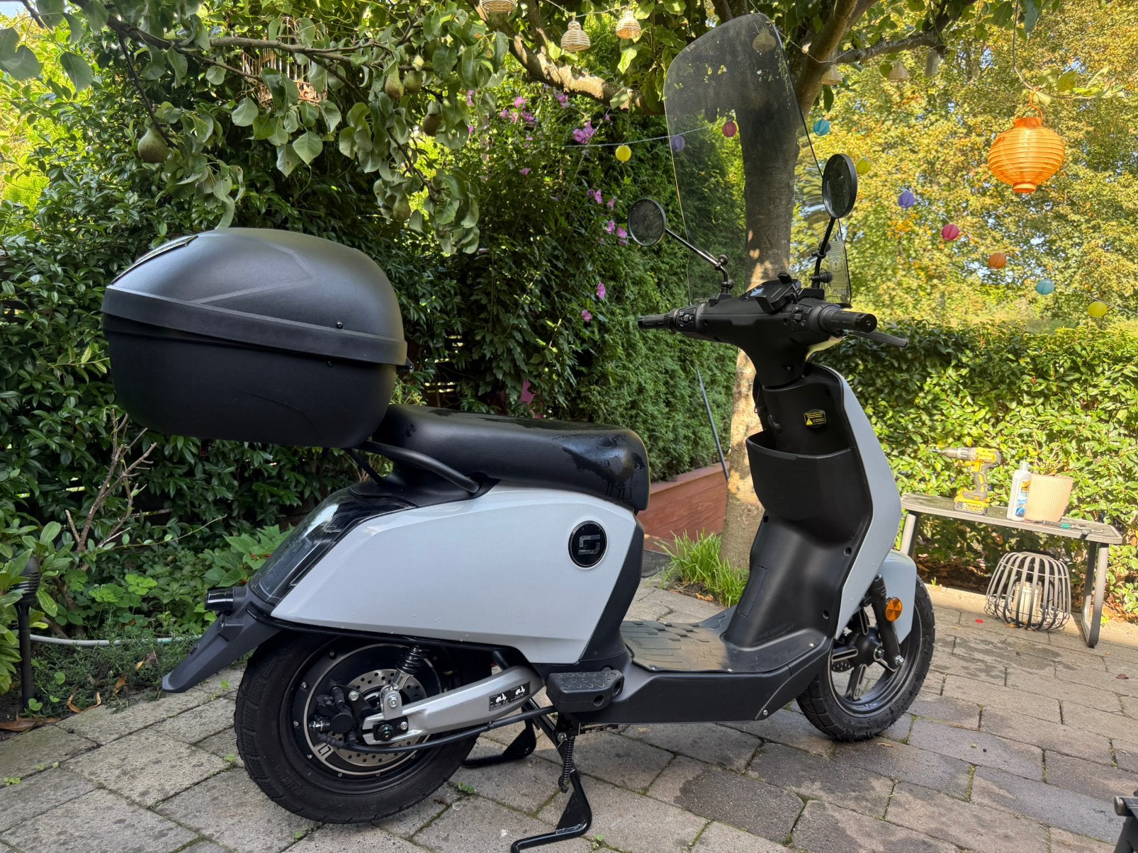 NIEUW Vmoto CuX Nardogrijs + €350 Gratis Extra's & Garantie!, Maximaal 45 km/u, Elektrisch, Nieuw, Ophalen of Verzenden