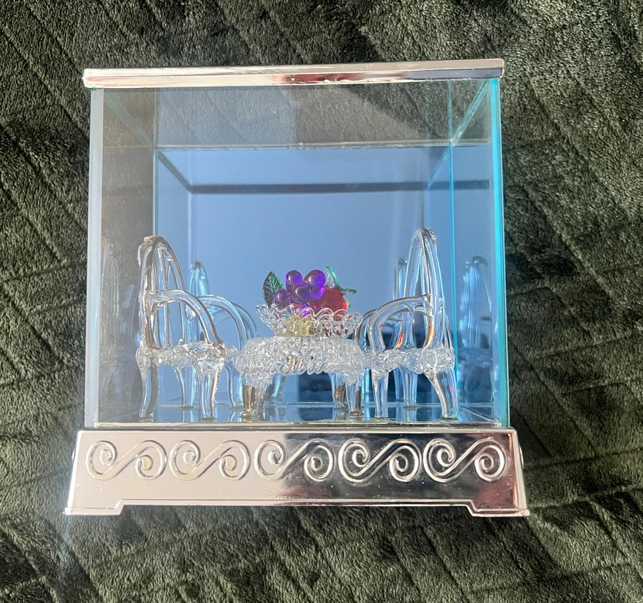 Glazen decoratie met fruit en licht, Verzenden