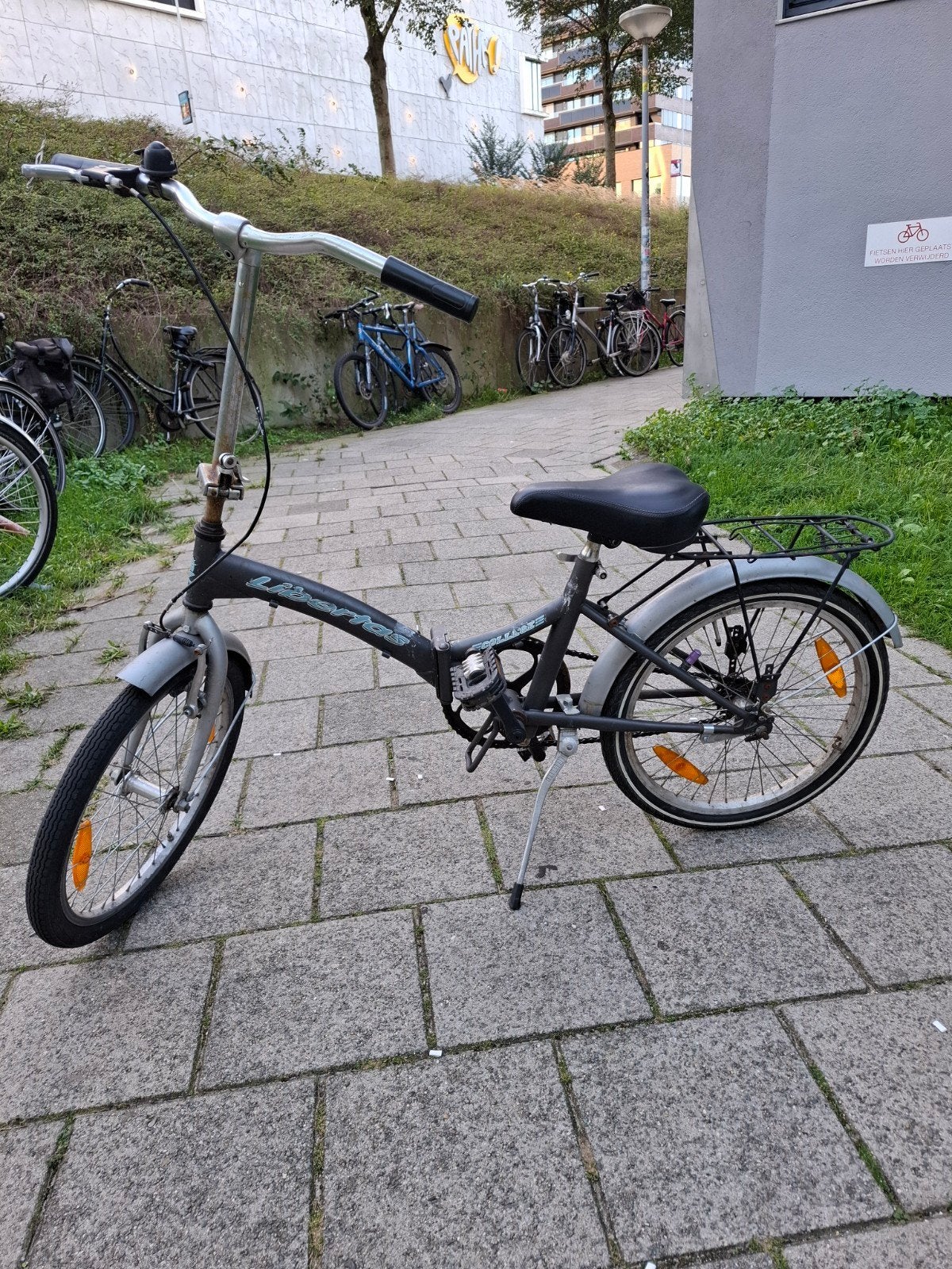 Noord Amsterdam, small old bicycle, recently repaired, Ophalen, 20 inch of meer, Gebruikt, Velgrem