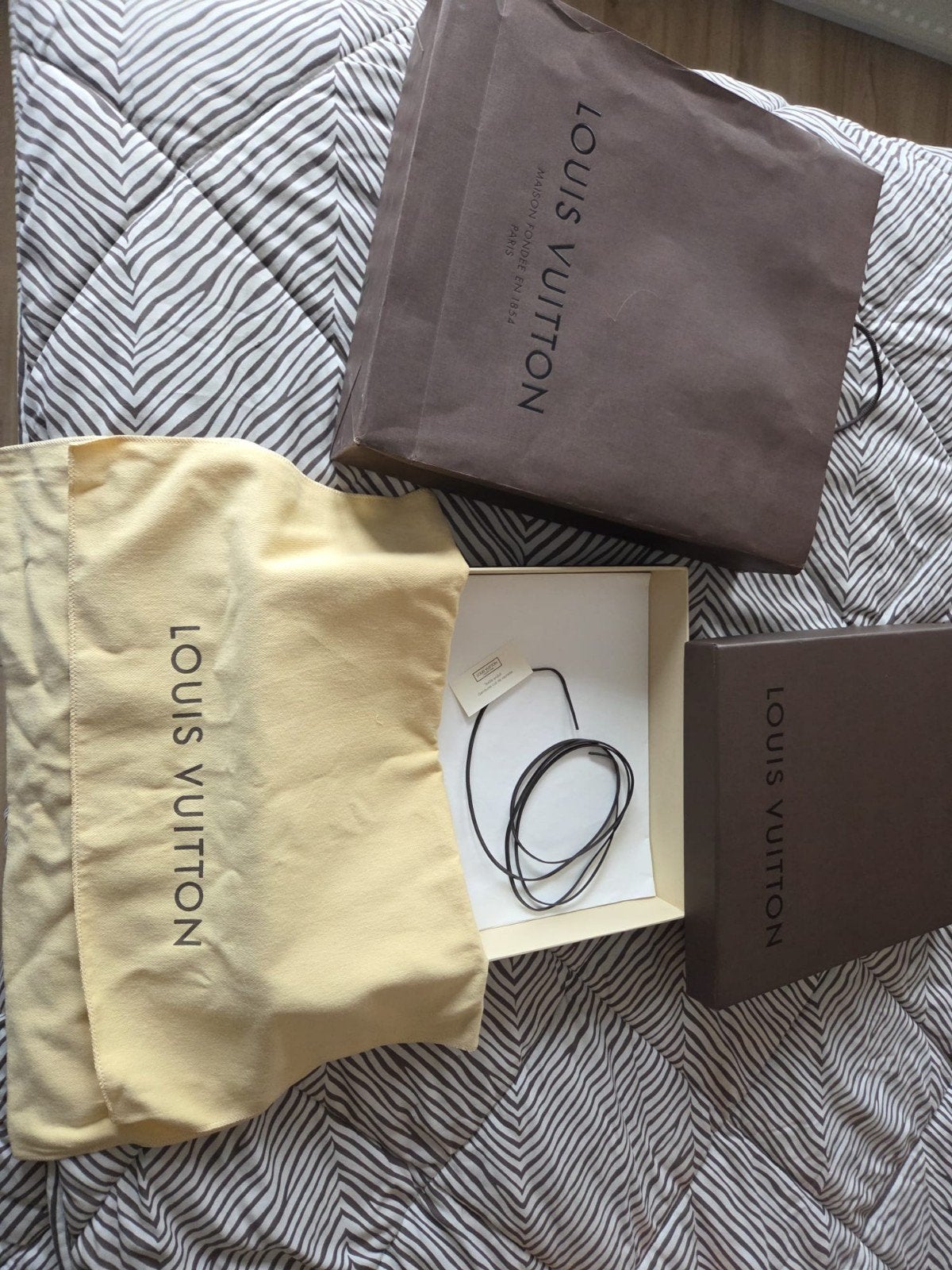 Louis Vuitton verpakking met doos, tas en dustbag, Ophalen of Verzenden, Zo goed als nieuw, Zwart, Overige materialen