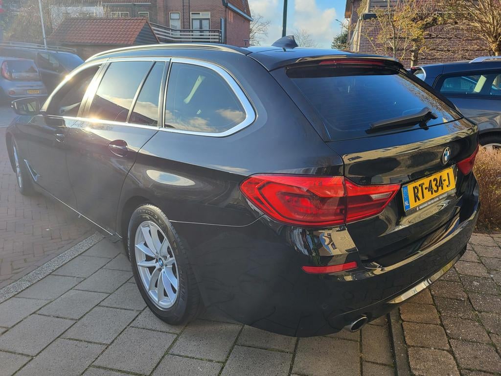 BMW 5-serie Touring 530i Executive, Achterwielaandrijving, 4 cilinders, Zwart, 93 €/maand