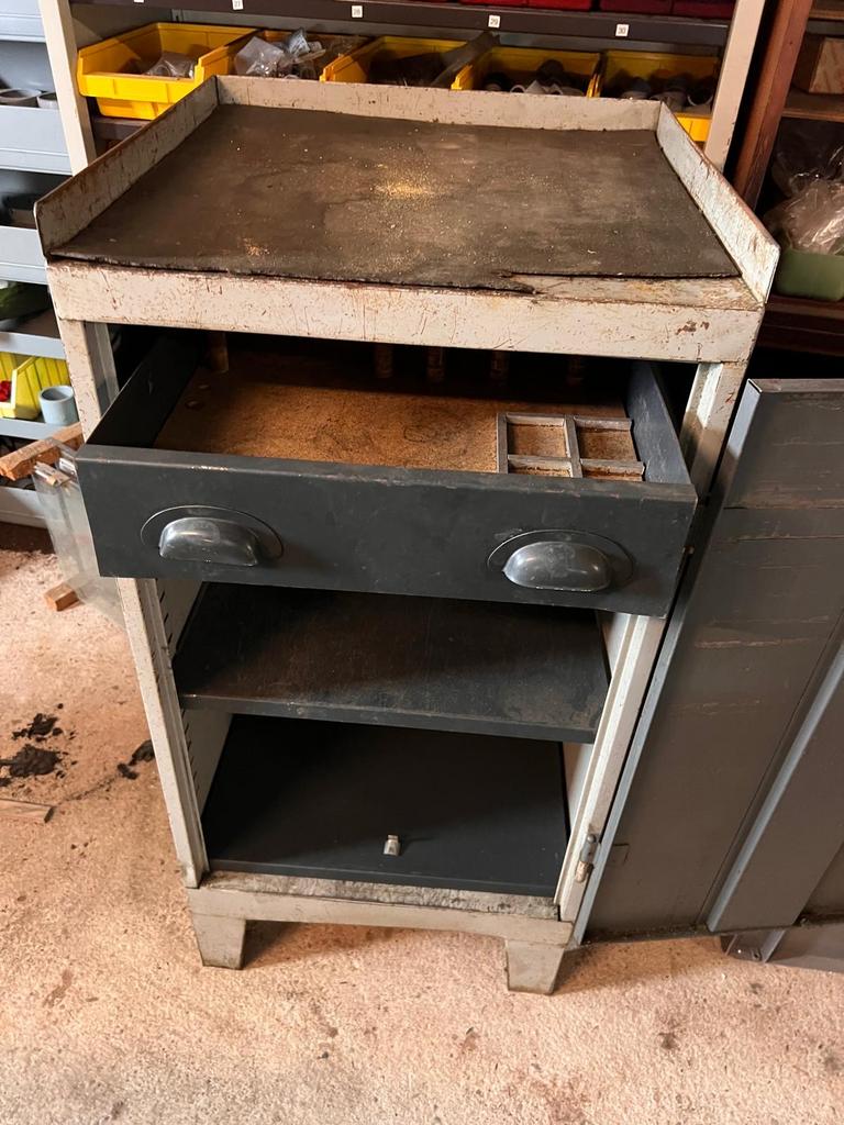 Vintage metalen werkbank met lade en kast, Ophalen of Verzenden, Gebruikt