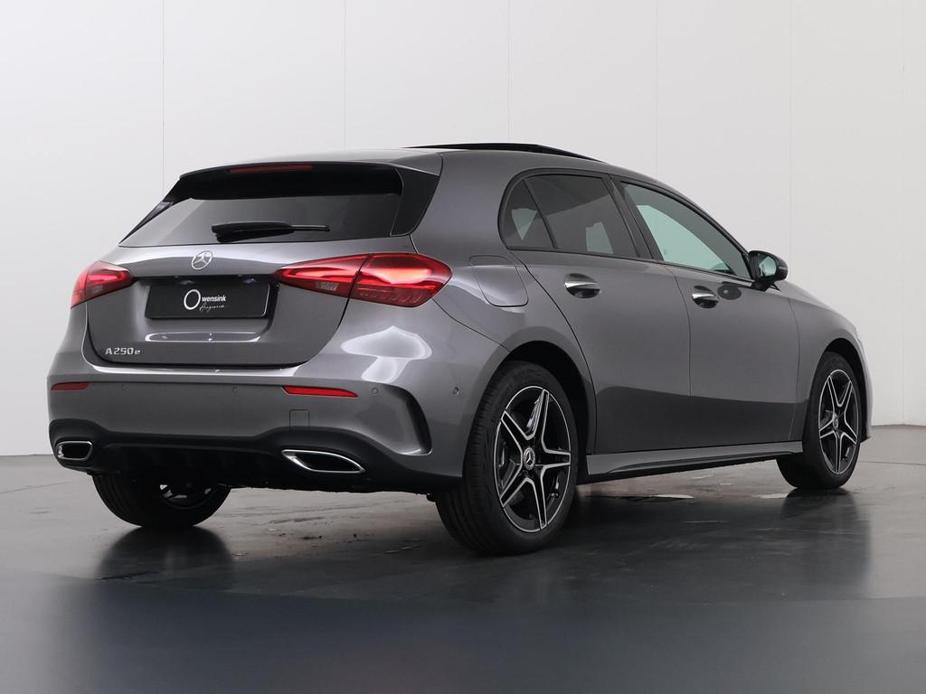 Mercedes-Benz A-klasse 250e Business Solution AMG | Panorama, Auto's, Gebruikt, 4 cilinders, Parkeerassistent, Bedrijf